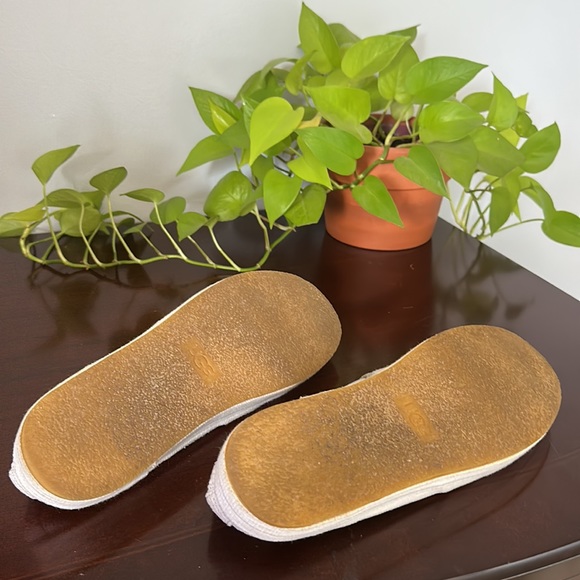 UGG light gray slip on shoes size 11! - Picture 7 of 8